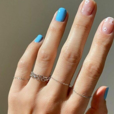 Blue nails! Το summer trend που θα αναδείξει το manicure σου