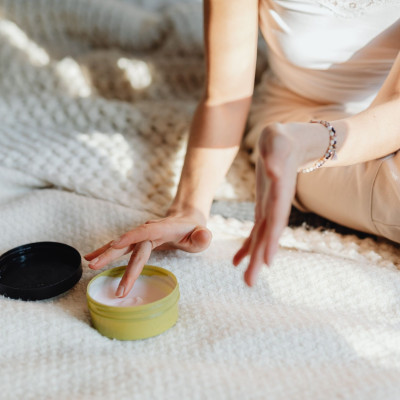 4 body lotions που θα κάνουν το δέρμα σου να μυρίζει όπως τα λουλούδια