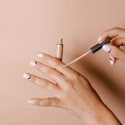 5 concealers που θα εξαφανίσουν τα σπυράκια σου