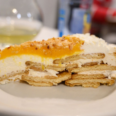 Γλυκό ψυγείου με μπισκότα και κρέμα