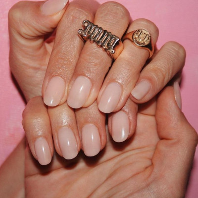 Milk nails: Αυτό είναι το νέο trend στο manicure που επίλεξε η Kim Kardashian και η Lizzo