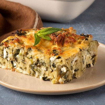 Άκης Πετρετζίκης: Εύκολο σουφλέ με σπανάκι