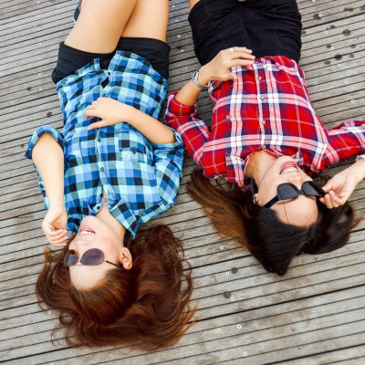 Δύσκολες συζητήσεις με φίλους: Πώς αντιμετωπίζουμε κάποιον που λέει κάτι που δεν μας αρέσει;