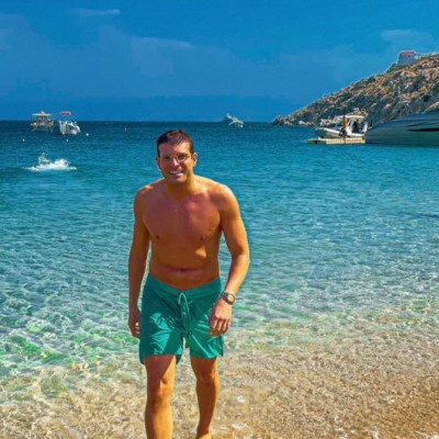 Ο Φίλιππος Τσαγκρίδης έγινε νονός- Οι υπέροχες φωτογραφίες και η σύμπτωση με άρωμα «Katken»