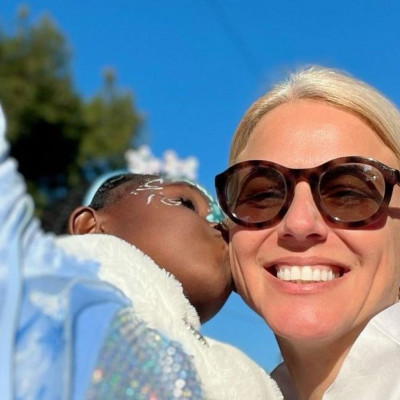 Χριστίνα Κοντοβά:  Στο καράβι με την κόρη της με προορισμό την Ίο