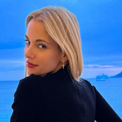 Δούκισσα Νομικού: Επισκέφτηκε τη γιαγιά της και έφαγε σπιτική τυρόπιτα