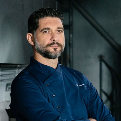 Πάνος Ιωαννίδης: Βόλτα με τον γιο του στην παραλία!