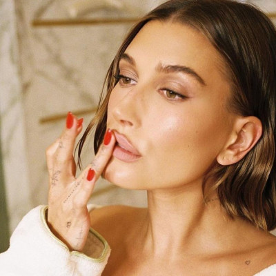 5 nude κραγιόν που ταιριάζουν στις γυναίκες κάθε ηλικίας