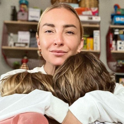 Ρούλα Ρέβη: Η απίθανη φώτο με τα παιδιά της