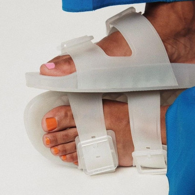 Pedicure o'clock! 4 σχέδια που θα αναδείξουν τα σανδάλια σου