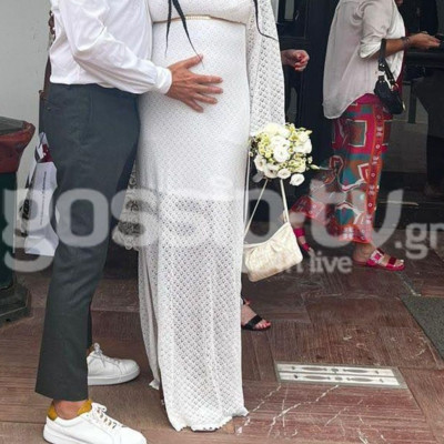 Πρώην μοντέλο παντρεύτηκε στη Βούλα, λίγο πριν γίνει μανούλα