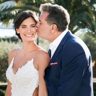 Χριστίνα Μπόμπα: Με τον μπαμπά της και τις δίδυμες στη θάλασσα