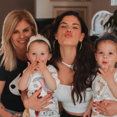 Χριστίνα Μπόμπα: Να τι τη δυσκολεύει στη βραδινή ρουτίνα των διδύμων