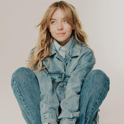 Το ροζ outfit της Sydney Sweeney είναι βγαλμένο από τη ντουλάπα της Barbie