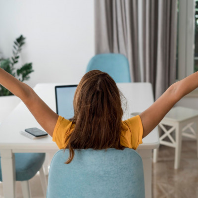 Εργάζεσαι από το σπίτι; Τέσσερις τρόποι να αυξήσεις την παραγωγικότητα σου φέτος το καλοκαίρι