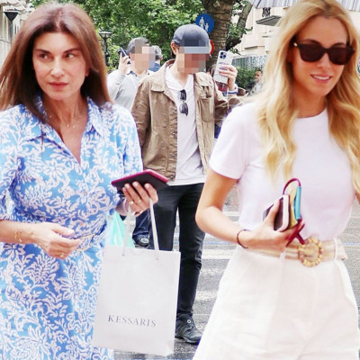 Νομικού: Η βόλτα με τη μαμά της και το σικ σύνολο