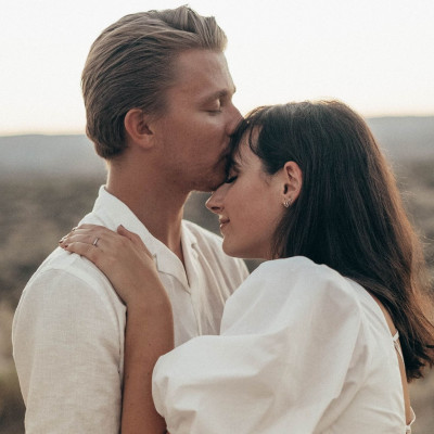 Αν θες να πετύχει η σχέση σου ελάττωσε τα social media