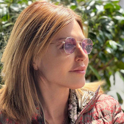 «Σαν έφηβη» είπαν στην Αλεξάνδρα Παλαιολόγου που έδειξε την αλλαγή στα μαλλιά ποζάροντας με μαγιό