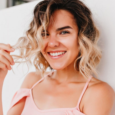 «Θέλω να ισιώσω τα δόντια μου χωρίς σιδεράκια»