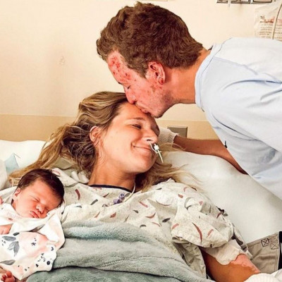 Πέρασαν μέσα από φλόγες μα έφεραν στον κόσμο το παιδί τους