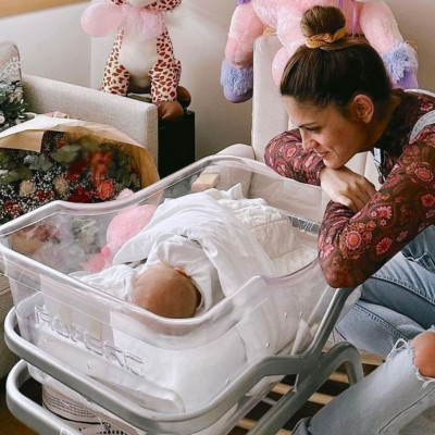 Μαίρη Συνατσάκη: Η κόρη της αποκοιμήθηκε στην αγκαλιά της