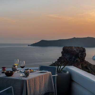 Μοναδικές γαστρονομικές βραδιές με ηχηρές υπογραφές σε Ρόδο, Μύκονο και Σαντορίνη