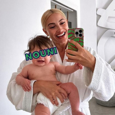 Η Ιωάννα Τούνη θηλάζει δημόσια στο Μόντε Κάρλο και ο «πόλεμος» στο Twitter ξέσπασε για τον Νουνίτο