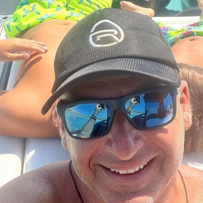 Γιώργος Λιάγκας: Απόδραση με τους γιους του στην Κύθνο