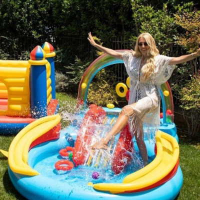 Κωνσταντίνα Σπυροπούλου: Ο γιος της παίζει με το νέο του παιχνίδι