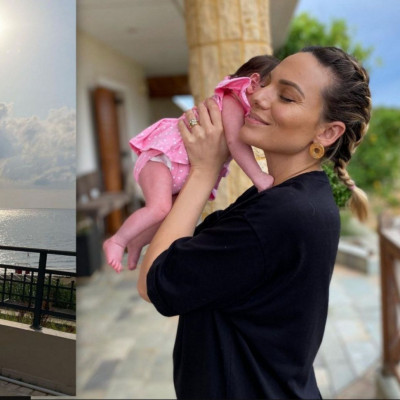 Η Μαλέσκου με μαγιό στην παραλία ποζάρει με τη δύο μηνών κόρη της