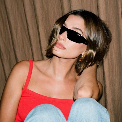 Το χτένισμα της Hailey Bieber είναι ιδανικό για τις ημέρες του καύσωνα