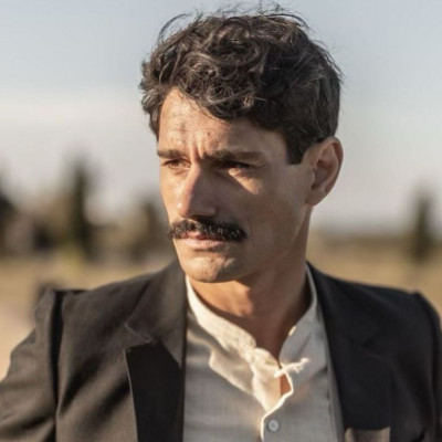 Οι «17 κλωστές» του Σωτήρη Τσαφούλια και τα πρώτα πλάνα με τον αγνώριστο Πάνο Βλάχο