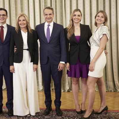 Η 20χρονη Δάφνη είναι ο βενιαμίν και το πιο stylish μέλος της οικογένειας Μητσοτάκη