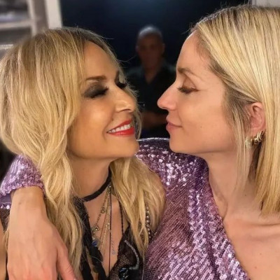 Απ' αγάπη υπερβολική τα δάκρυα της Σοφίας Καρβέλα για τους γονείς της & τα 50 χρόνια Βίσση