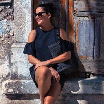 Η super model μαμά Εύη Αδάμ είναι η σταρ στις διακοπές με τις κόρες της Δανάη και Νεφέλη Λιβιεράτου