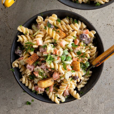 Άκης Πετρετζίκης: Μακαρονοσαλάτα