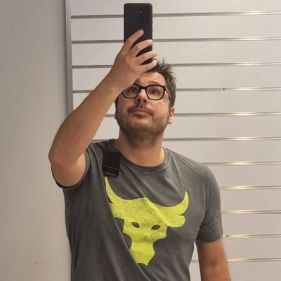 Κωνσταντάρας: Η φωτό από το σπίτι του με φόντο την πύρινη λαίλαπα