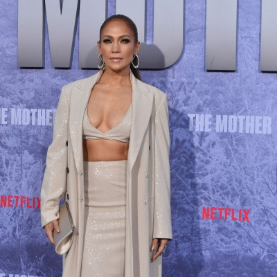 H Jennifer Lopez κλειδώθηκε έξω από το γυμναστήριο και ξέσπασε στους παπαράτσι