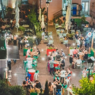 Αλήθεια, εσύ ήξερες ότι στα Χανιά έπρεπε να αφήσουμε το κινητό μας για να βγούμε με την παρέα;