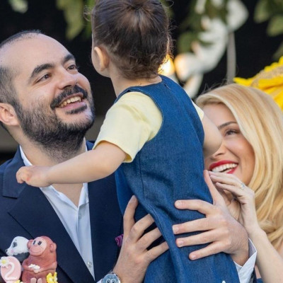 Ηλιάκη - Μανουσάκης: Έτσι περνούν στις διακοπές τους με την Κατερίνα