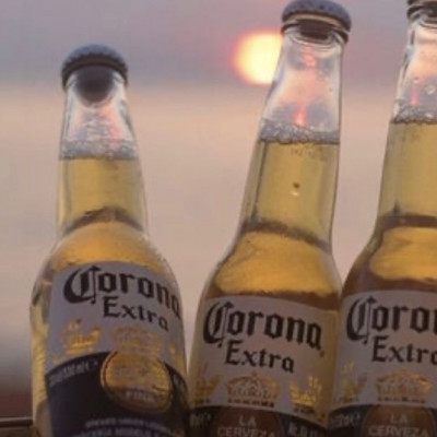 This is living γιατί το καλοκαίρι αρχίζει με Corona!