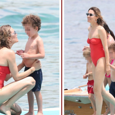 Καγιά: Οι φωτό από τις διακοπές με κατακόκκινο ολόσωμο και τον γιο της