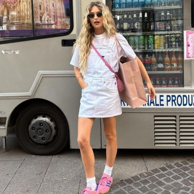 Οδηγός αγοράς: 5 mini φούστες που θα βρεις τώρα σε έκπτωση