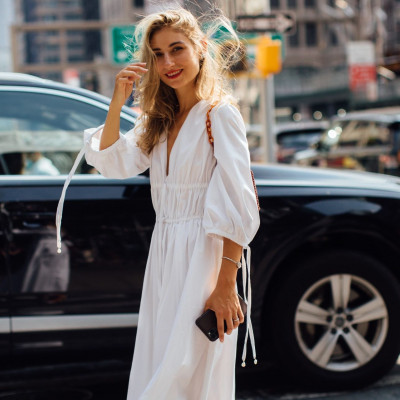 8 easy breezy σύνολα για να φορέσεις στο γραφείο στον καύσωνα