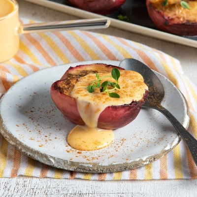 Άκης Πετρετζίκης: Ψητά ροδάκινα με κρέμα anglaise