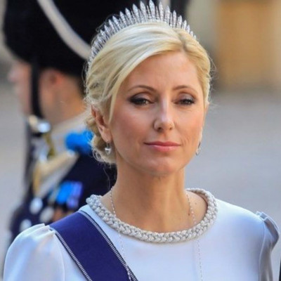 Μαρί Σαντάλ: Με boho φόρεμα και ψάθινο clutch στην Κεφαλονιά