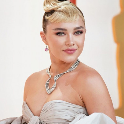 Στις selfies χωρίς μακιγιάζ η Florence Pugh διδάσκει! Να και 3 tips για να ποζάρεις natural κι εσύ