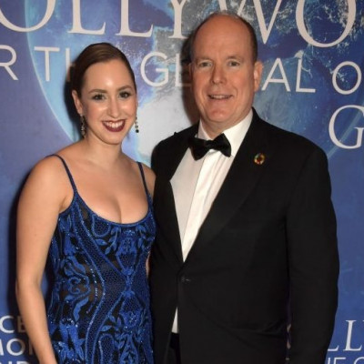 Η εξώγαμη κόρη του πρίγκιπα Αλβέρτου διαδηλώνει στη μεγάλη απεργία του Hollywood