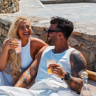 Τούνη-Αλεξάνδρου: Στη Σαντορίνη με τον γιο τους!