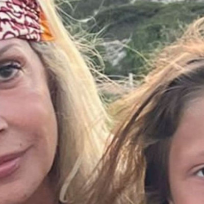 Άννα Βίσση: Η πιο ροκ γιαγιά στις διακοπές με τα εγγόνια της